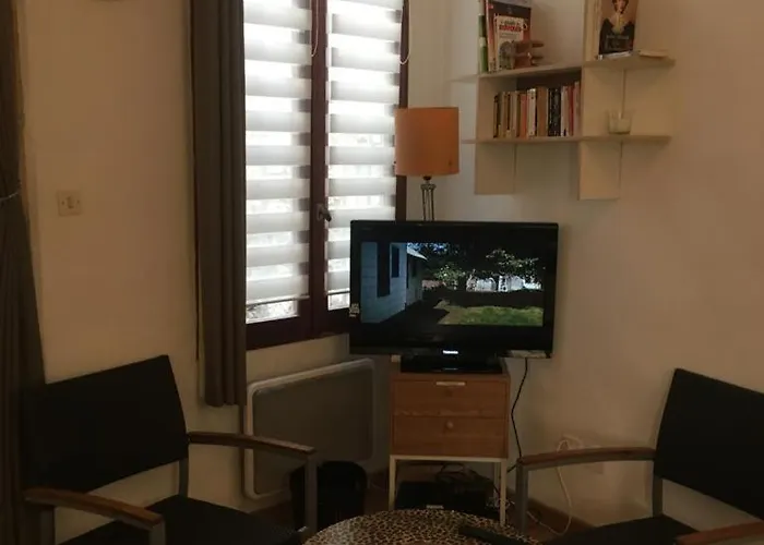 Appart Sympa Dans Le Vieux Nimes