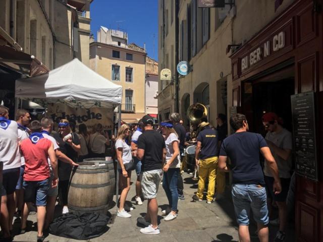 Sympa Dans Le Vieux * Nîmes